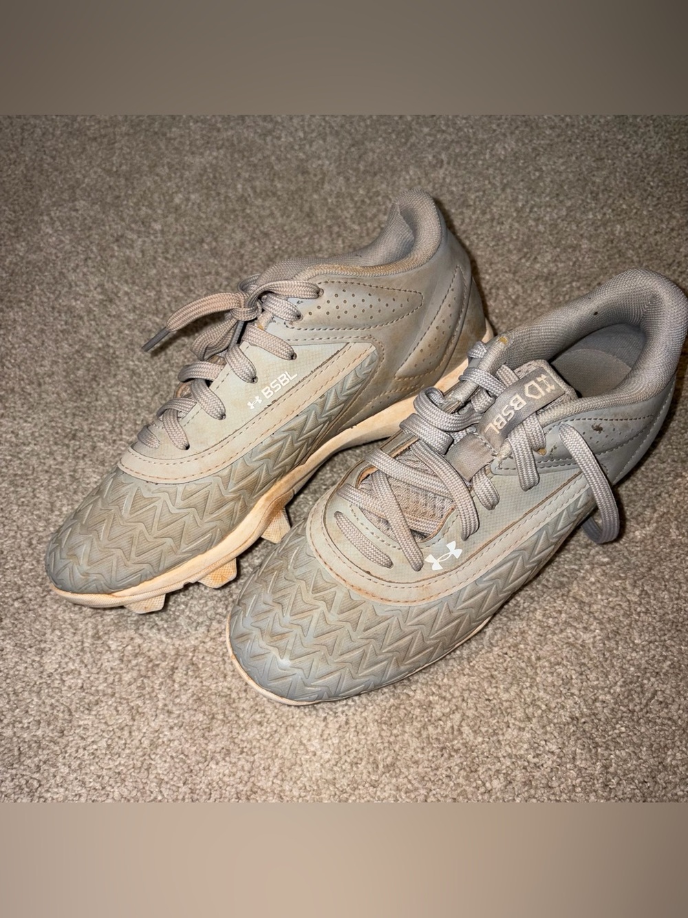 Under Armour Kids' sz 3.5 Baseball Cleats